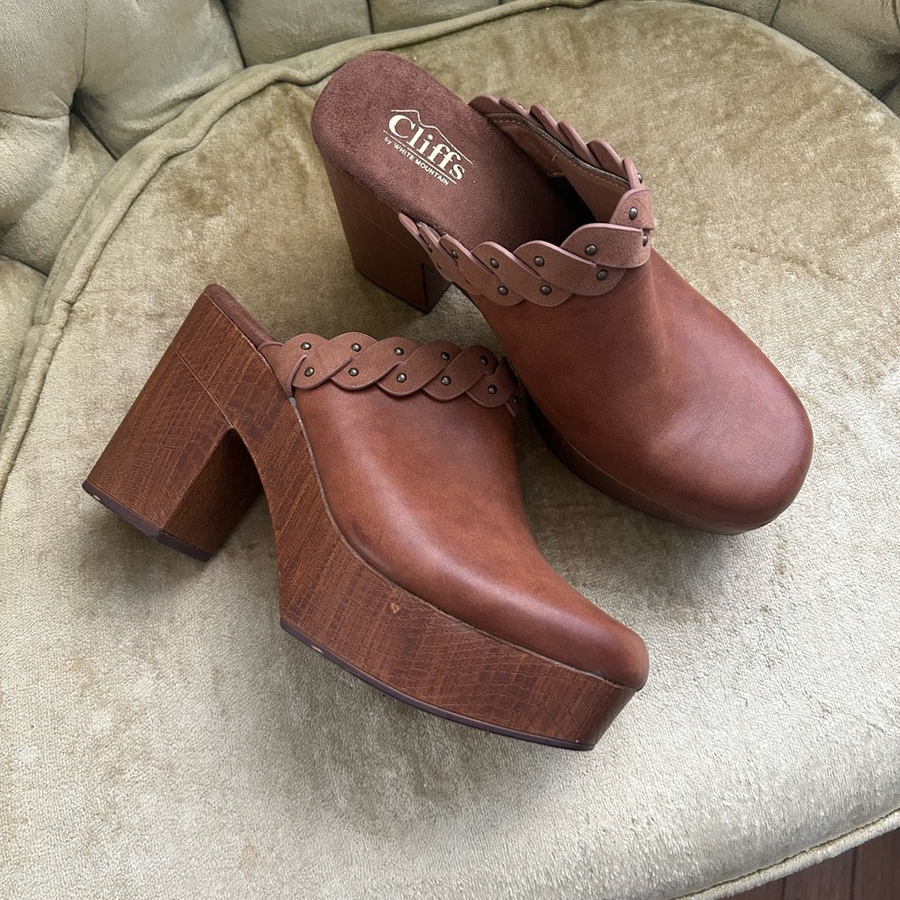 Cliffs by White Mountain Brown Leather Clogs - Size 9